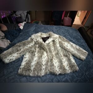 Elegant SNOW LEOPARD faux fur Size 3xxxl